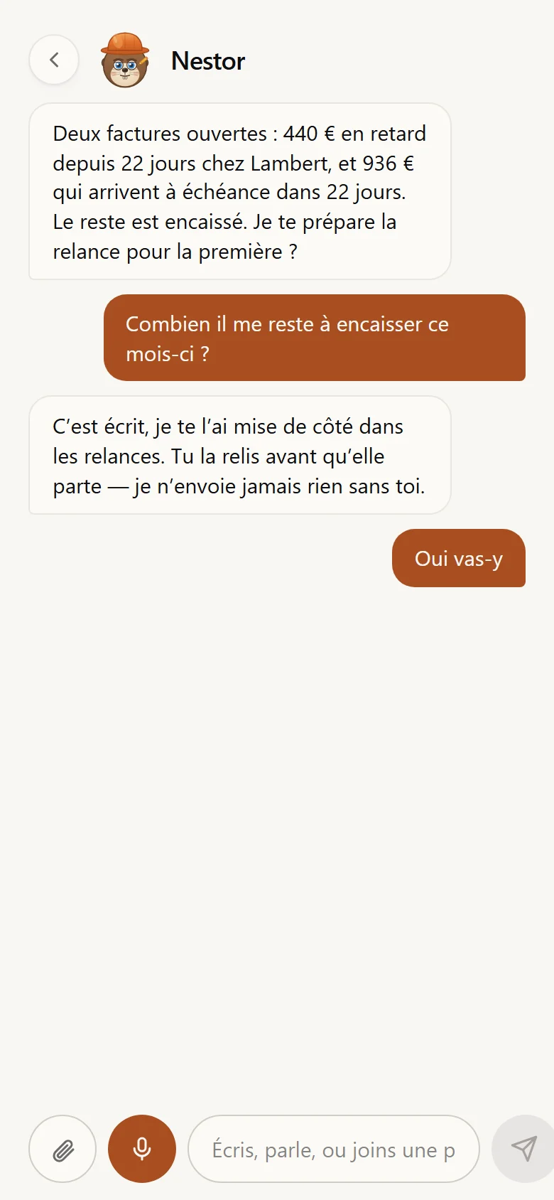Conversation avec Nestor : une question sur les encaissements du mois, et sa réponse chiffrée.